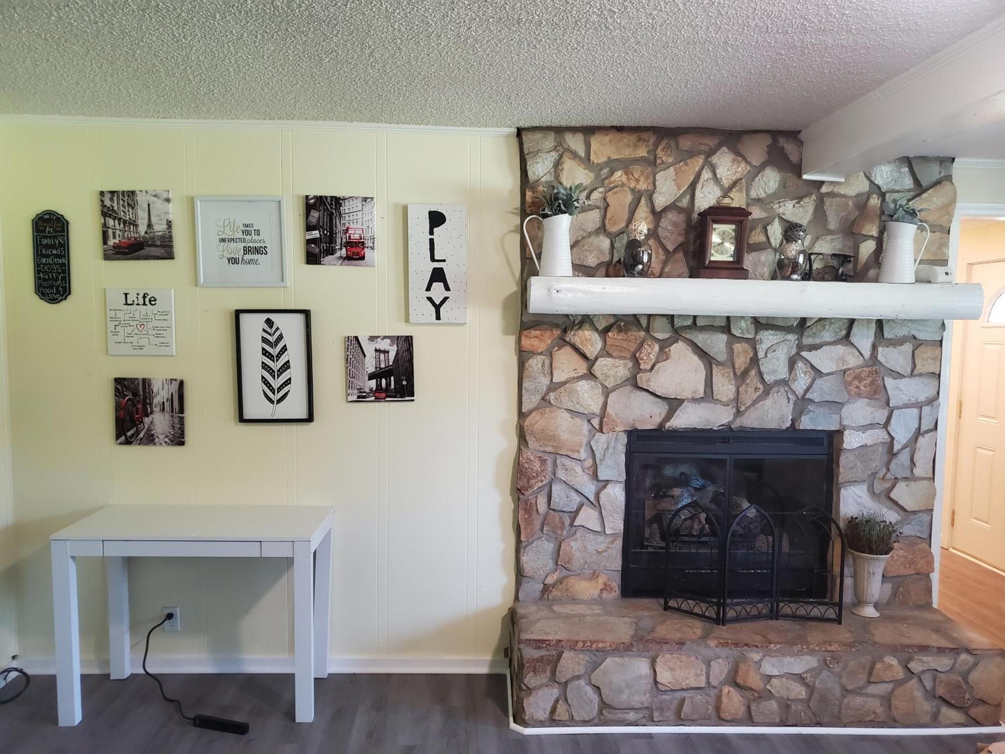 Private Single Level Standalone House Large Lot - 3 Bedrooms Шарлът Екстериор снимка